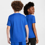 Camiseta Nike Dri-FIT Legend Swoosh Infantil - Azul