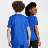 Camiseta Nike Dri-FIT Legend Swoosh Infantil - Azul