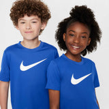 Camiseta Nike Dri-FIT Legend Swoosh Infantil - Azul
