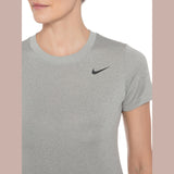 Camiseta Nike Dri-FIT Feminina - Cinza