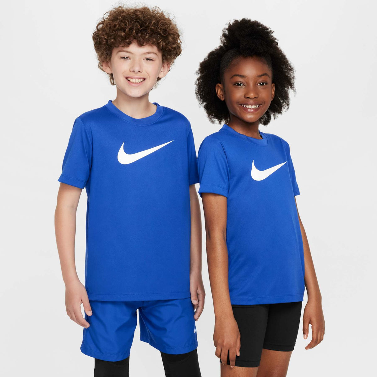 Camiseta Nike Dri-FIT Legend Swoosh Infantil -  Azul