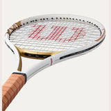 Raquete de Tênis Wilson Roger Federer RF 01 Hall Of Fame 300g - Branca/Dourada
